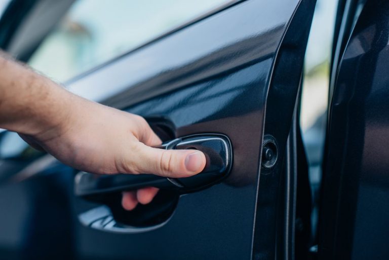 Comment devenir chauffeur VTC à Saint-Raphaël ? Le guide complet pour lancer votre activité